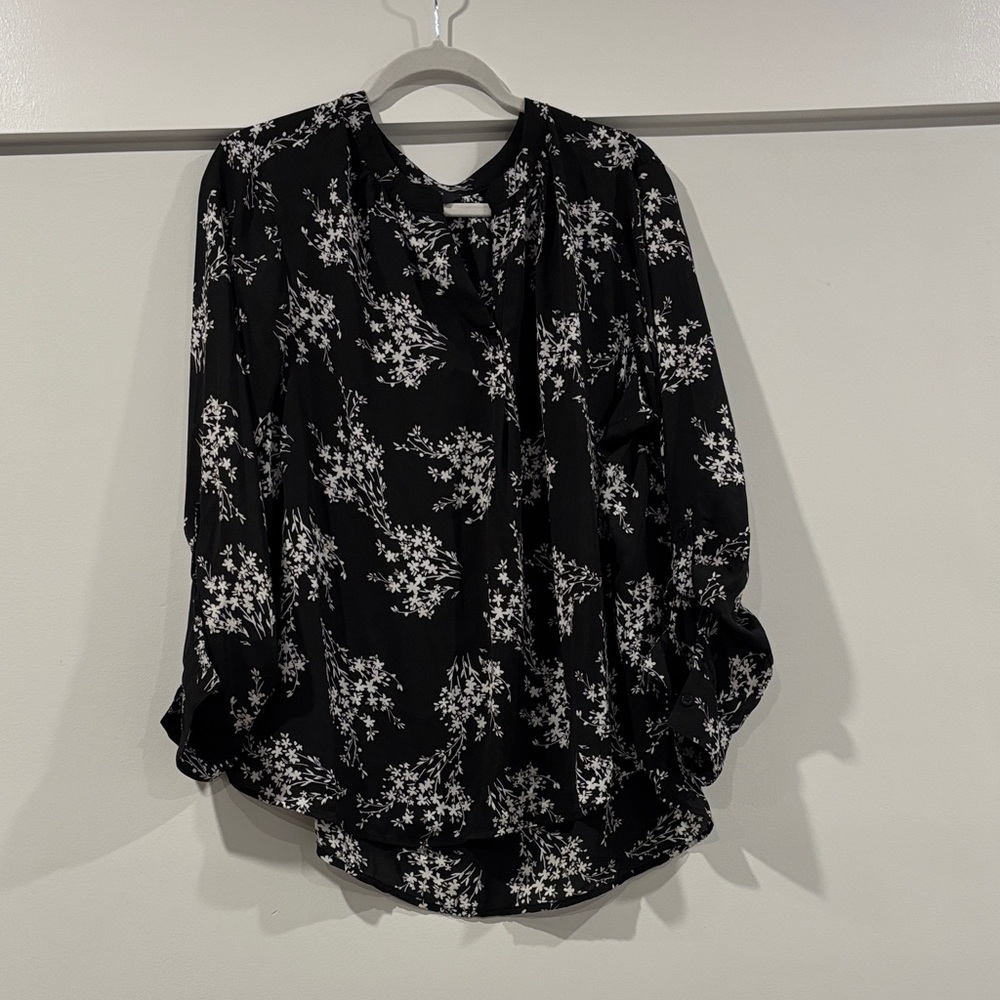 Simply Vera Vera Wang Black and White Floral Blouse